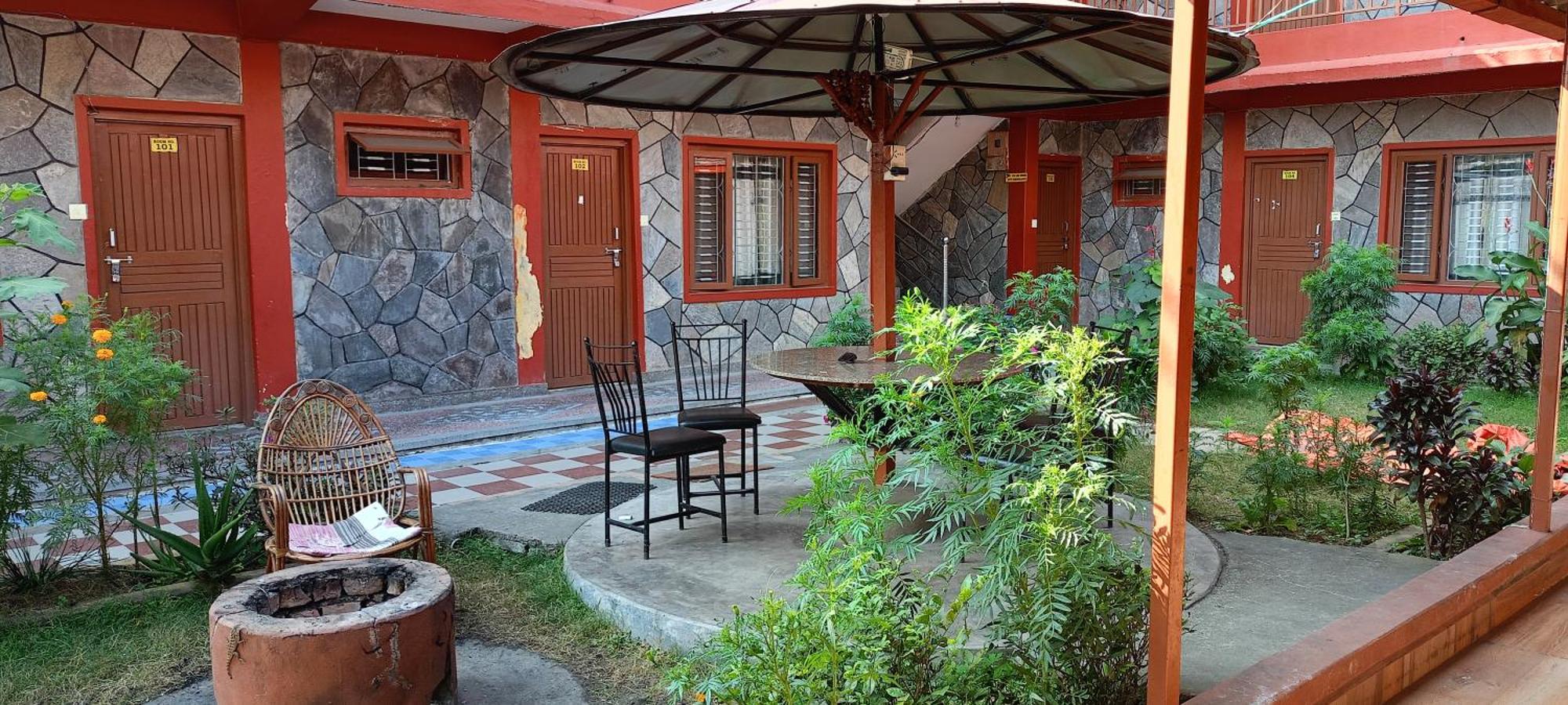 Pokhara Metro Eco Hotel Buitenkant foto