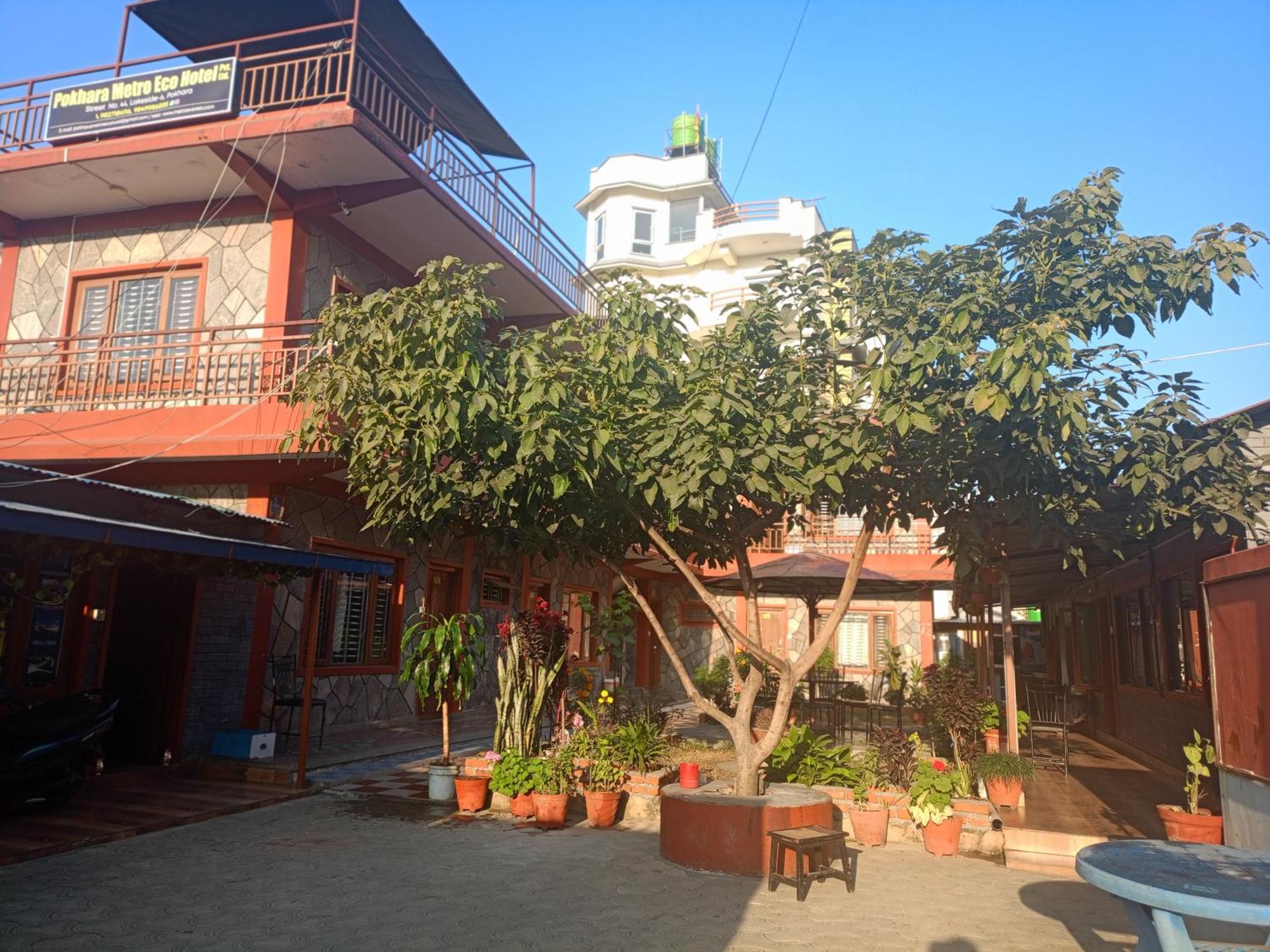 Pokhara Metro Eco Hotel Buitenkant foto