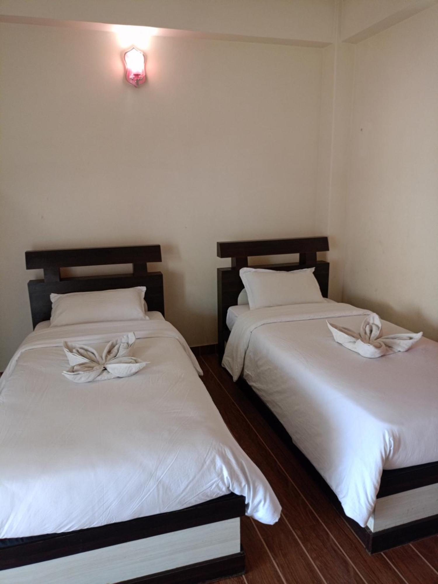 Pokhara Metro Eco Hotel Buitenkant foto