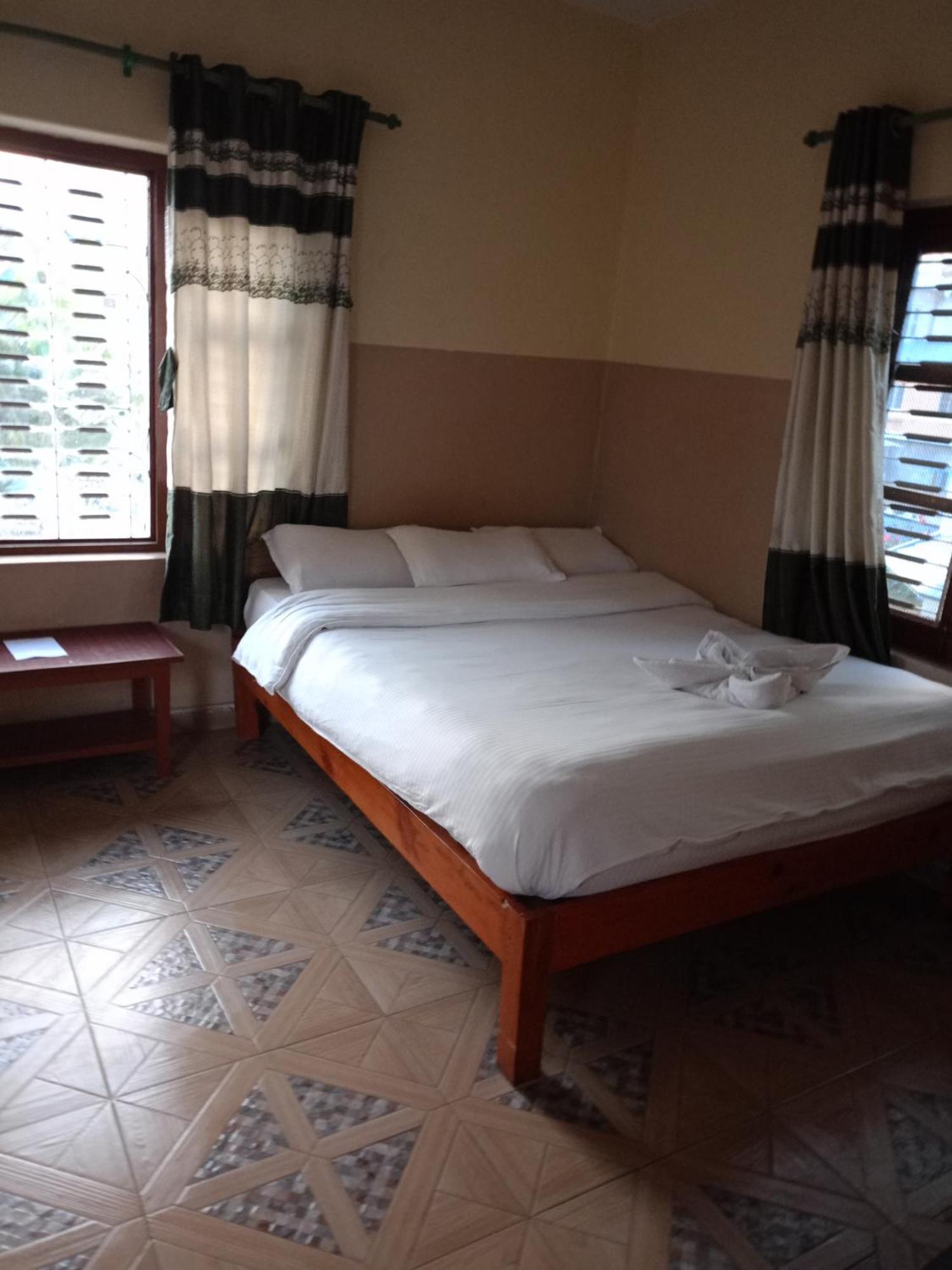 Pokhara Metro Eco Hotel Buitenkant foto